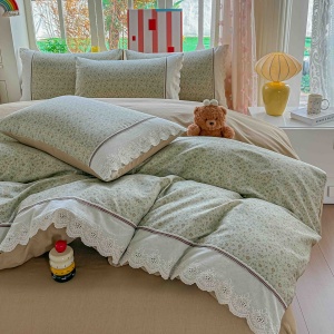 Спално бельо Ranforce 100% памук, салвия със бежови цветя и дантела | JoJo Home – продуктова снимка от продуктовата галерия