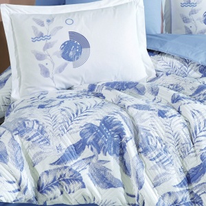 detaliu fata de perna lenjerie de pat tiffany denim alb bleu