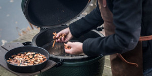 Aromatični čips za roštilj - hikori 2.9L Big Green Egg - Img 3