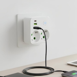 Strujni razdelnik sa dve utičnice i dva USB ulaza i jedan USB-C ulaz PROSTO