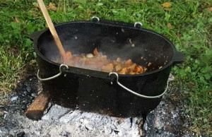 Kotlić tučani sa grill pločom i tronošcem 9L - Img 4