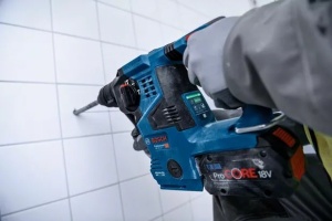 Akumulatorska elektro-pneumatska čekić bušilica GBH 18V-28 C Solo BOSCH - Img 7