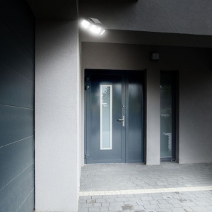 Solarni LED reflektor-lampa sa PIR senzorom HOME - Img 4
