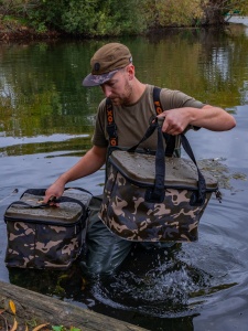 Geanta Impermeabila FOX Aquos Camo EVA Bag, 40 Litri, 46x33.5x27.5cm - Img 2