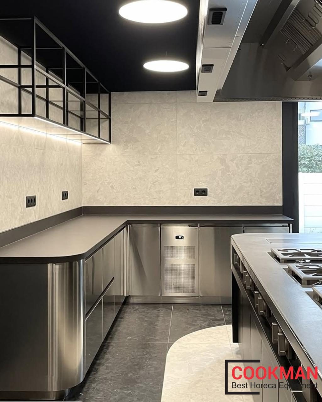 Mobilier din inox realizat la comandă în bucătăria privată – proiect Cookman