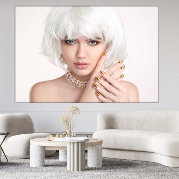 Tablou Canvas Femeie cu Par Blond si Unghii Aurii BGM14B