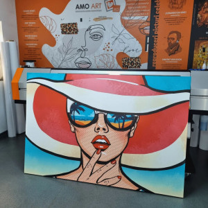 Tablou POP ART Femeie cu Ochelari de Soare si Palarie PVS30