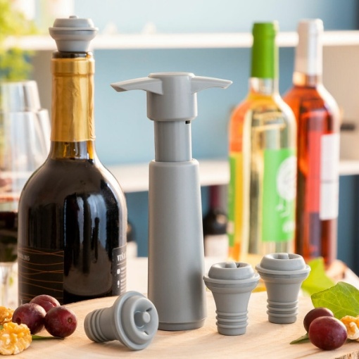 Pompă de Vacuum Profesională pentru Vin cu 4 Dopuri Reutilizabile - Conservare Aromă și Gust până la 7 Zile, Design Compact, Ușor de Utilizat  Descriere Produs: