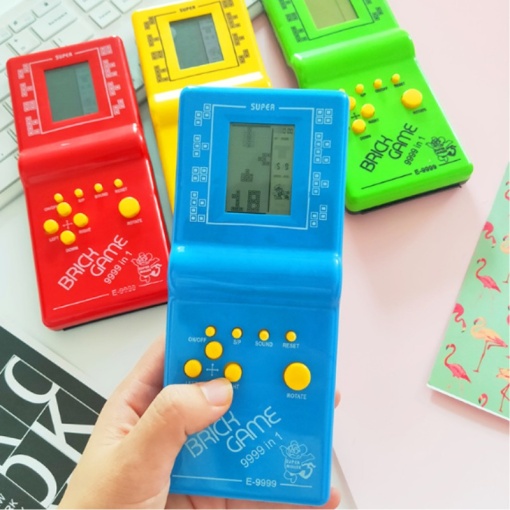 Consola Brick Game Retro – 9.999 Jocuri Preinstalate Inclusiv Tetris, Arcade Portabilă cu Ecran LCD, Alimentare cu Baterii AA, Disponibil în Mai Multe Culori