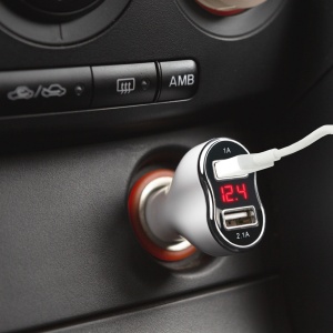 Adaptor Încărcare Auto MNC cu 2 x USB, Voltmetru și Ampermetru Integrat, Design Elegant Alb - Monitorizare și Încărcare Rapidă în Mașină - Img 2