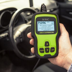Aparat de diagnosticare auto OBD2 12V - Cititor coduri eroare auto - Meniu în limba română - Img 1