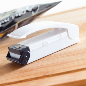 Aparat Sigilator Ermetic Pentru Pungi Alimentare cu Magnet de Frigider