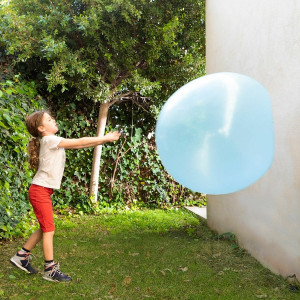 Mingea gonflabilă uriașă - activități în aer liber pentru toată familia.