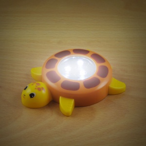 Lampă de Veghe Decorativă "Broasca Ţestoasă" cu Buton – Funcționare pe Baterii, Ideală pentru Camera Copiilor, Diametru 10 cm, 3 LED-uri - Img 2