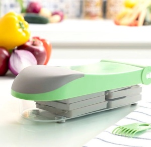 Razatoare profesionala pentru legume 7 in 1 cu mandolina si accesorii