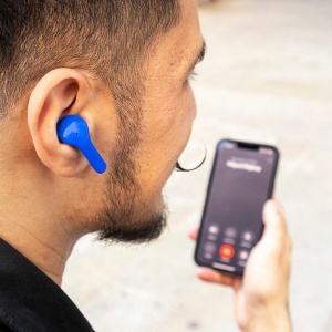 Căști Fără Fir Albastre cu Carcasă de Încărcare, Bluetooth 5.0, Design Ergonomic, Autonomie Extinsă și Control Tactil - Img 4