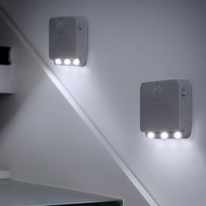 Set 2 Bucati Lumina cu Led si Senzor de Miscare BellFyd®, Lumina Alba, Functioneaza cu Baterii, Prindere Ferma