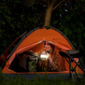 Lanterna de camping reîncărcabilă 4 în 1 | Versatilitate și confort la îndemână!