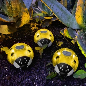 Buburuza Solară - Galben - 14,5 x 12 x 6 cm - 6 LED-uri Alb Cald - Img 1