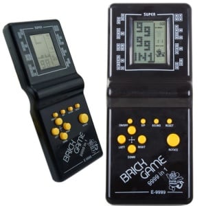 Consola Brick Game Retro – 9.999 Jocuri Preinstalate Inclusiv Tetris, Arcade Portabilă cu Ecran LCD, Alimentare cu Baterii AA, Disponibil în Mai Multe Culori - Img 7