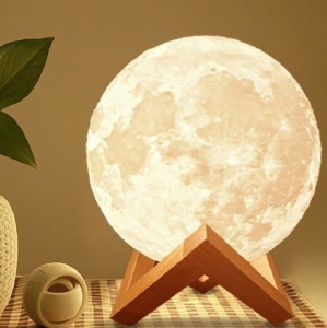Lampa Luna 3D de Veghe cu Telecomanda - 15 Moduri de Iluminare RGB, Incarcare USB, Structura Detaliată, Ideală pentru Decor și Relaxare