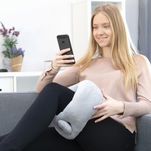 Pernă de masaj cervical electrică cu vibrații, design ergonomic și susținere fermă