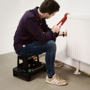 Scaun de Lucru Multifuncțional pe Roți cu Compartimente pentru Scule - Comod, Rezistent, Spațiu de Stocare Optimizat, Mobil - Ideal pentru Ateliere și Proiecte DIY - Img 3