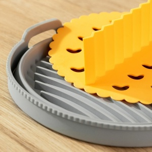 Coș din Silicon Pliabil cu Separator pentru Friteuză cu Aer, Antiaderent, Reutilizabil, Multifuncțional - Ideal pentru Gătit Alimente Simultan & Fără Amestecare Aromelor 