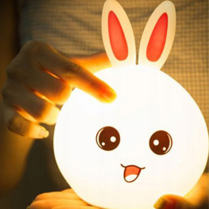 Veioza Nocturnă LED pentru Copii în Formă de Iepuraș, RGB Touch, Funcționare cu Baterii - Sigură și Multicoloră, 15.5cm Înălțime