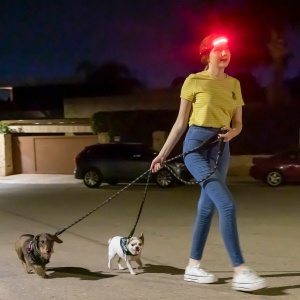 Lanternă Frontală Reîncărcabilă cu LED, Senzor de Inducție, 3x30 LED-uri SMD, 10 Moduri de Iluminare, Multifuncțională pentru Camping, Alergare și Situații de Urgență, Inclus Cablu USB-C.