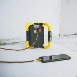 Proiector Multifuncțional PHENOM - LED COB de Mare Putere, 16W, 1000 Lumeni, 6 Ore Autonomie, Încărcare USB Type-C, Rezistent la Apă și Praf, Ideal pentru Ateliere și Gospodării - Img 4