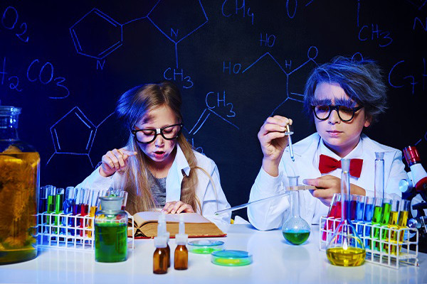 Ce avantaje majore obtii cumparand kit-uri de experimente pentru copii