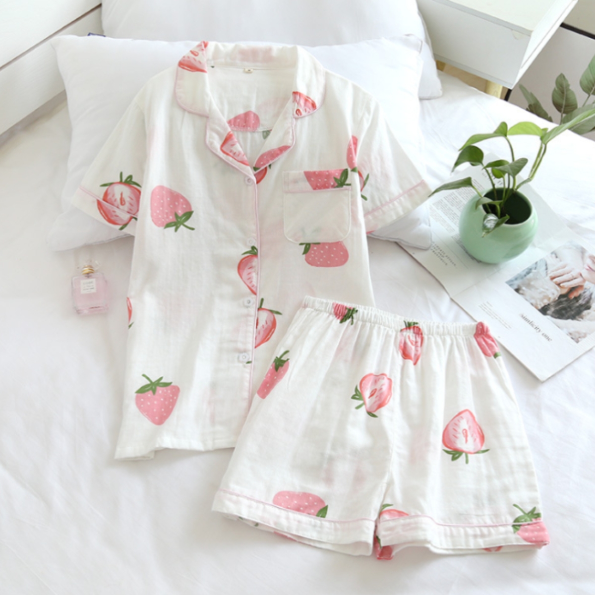 Pijama dama "Strawberry" din doua piese, PJ016, Alb