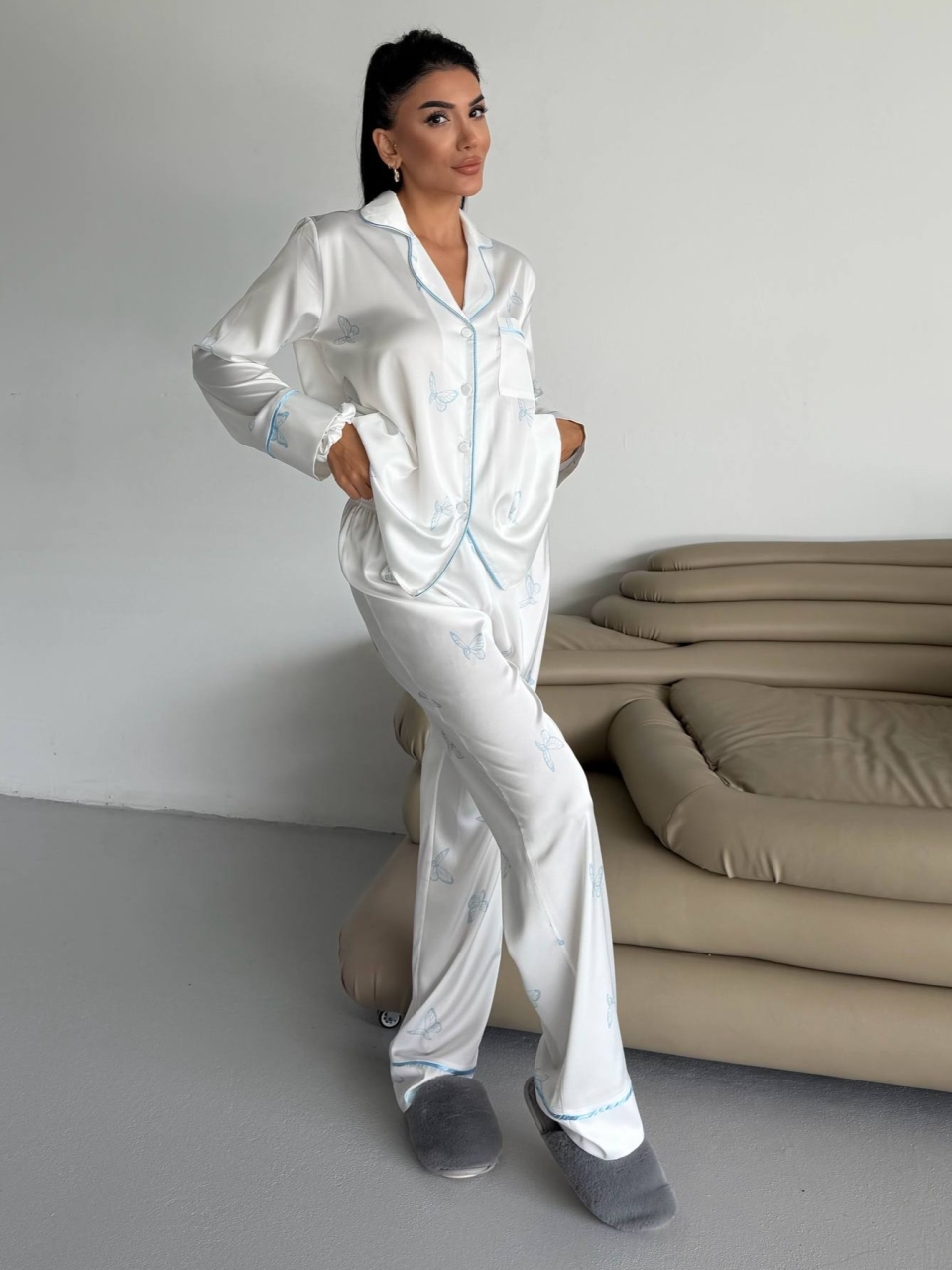 Set pijama dama din doua piese, cu nasturi – 2500340, Alb cu fluturi