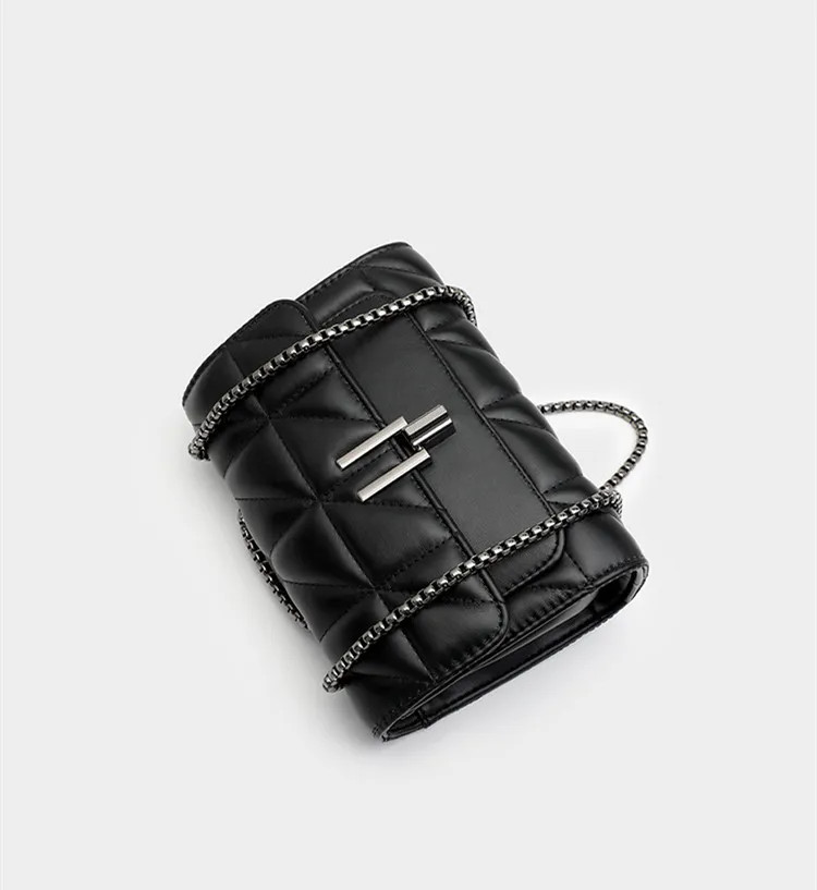Geantă damă crossbody matlasată, lanț metalic, închidere cu clapă, negru — imaginea 6