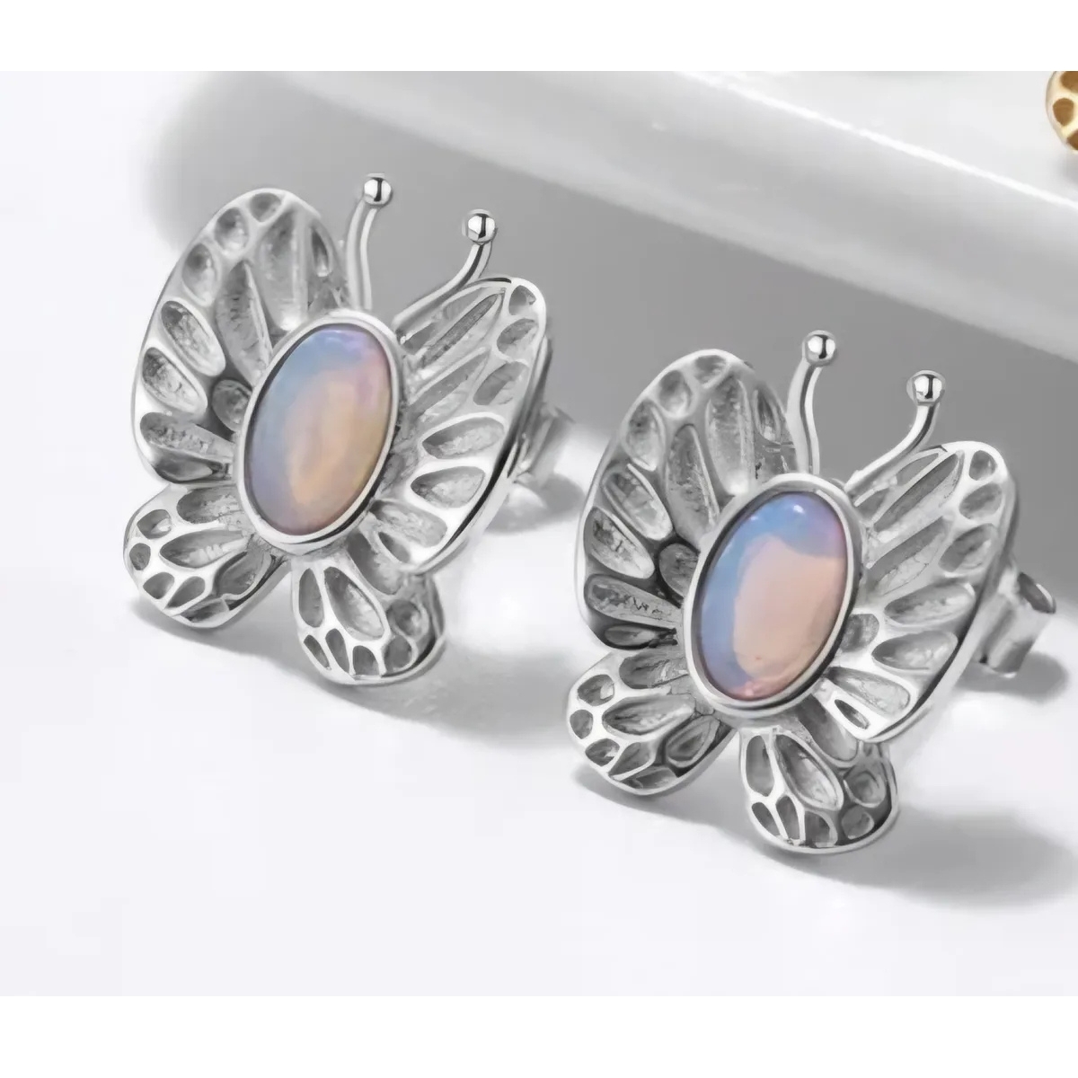 Cercei argint 925, JW1694, model fluture cu piatra Opal, placati cu rodiu