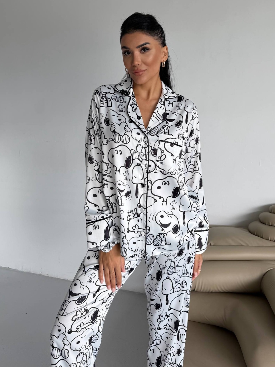 Set pijama dama din doua piese, cu nasturi – 2600019, Model Snoopy