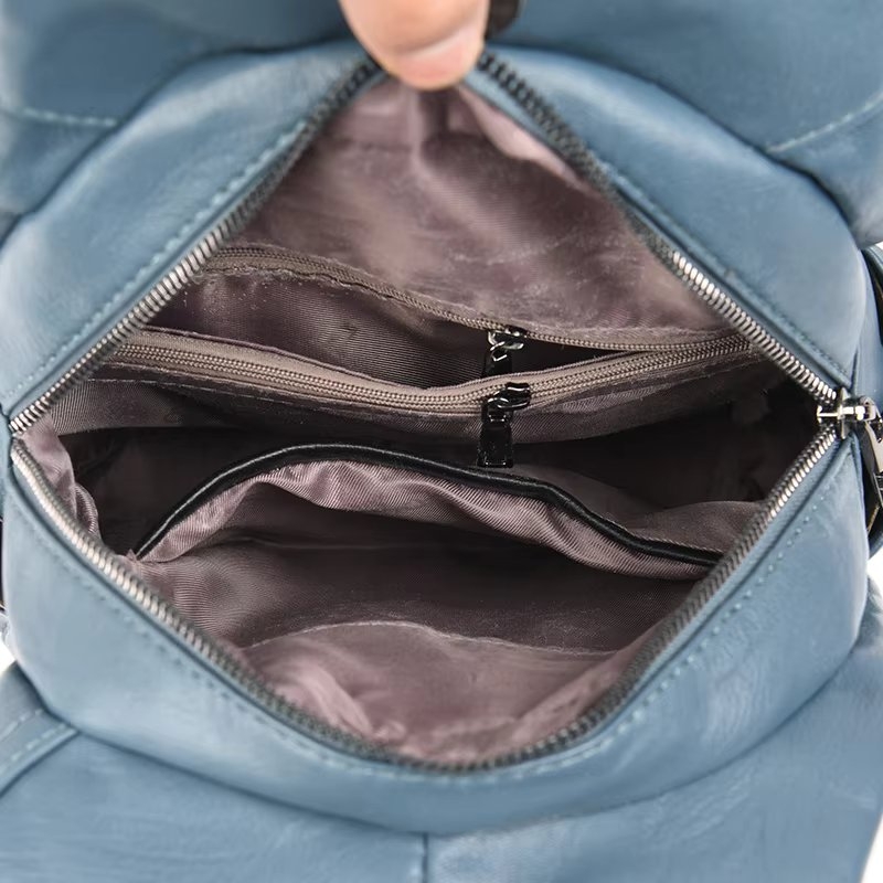 Rucsac damă piele ecologică, antifurt cu fermoar lateral, crem cu roșu — imaginea 4