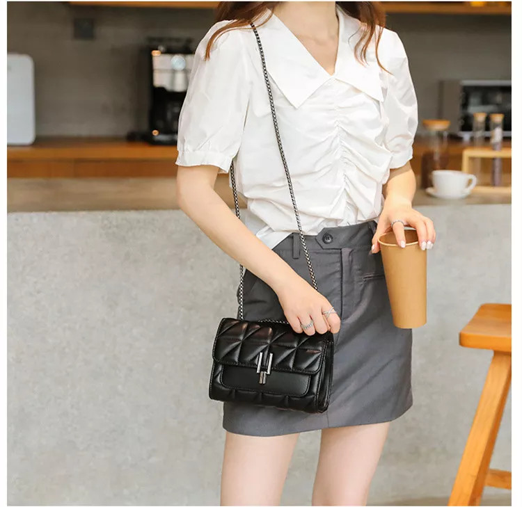 Geantă damă crossbody matlasată, lanț metalic, închidere cu clapă, negru — imaginea 10