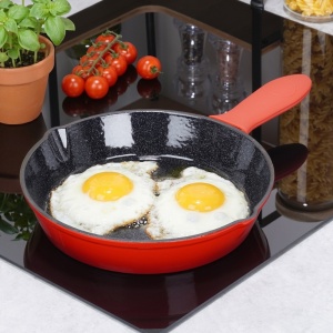 Tigaie Fonta Emailata 25 cm + Protectie Silicon, Red-Black Edition