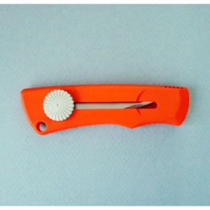 Cutit/cutter mediu utilitar cu lama de inox NT Cutter. - Img 10