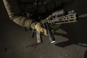 Lanterna tactica Armytek Parma C2IR Pro 1250 lm cu lumina alba si infrarosu IR 940 nm, montura Picatinny/Weaver - Img 11