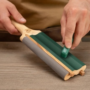 Strop din piele pentru cutite cu carlig si dalti cu pastă de lustruire BeaverCraft– LS5P1 - Img 21