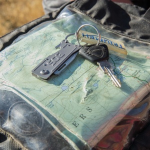 Cutit breloc SOG KeyTron KT1001-CP, lama 5Cr15MoV, Lockback, desfacator sticle integrat, EDC Keychain Knife - Img 15