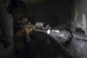 Lanterna tactica Armytek Parma C2IR Pro 1250 lm cu lumina alba si infrarosu IR 940 nm, montura Picatinny/Weaver - Img 15
