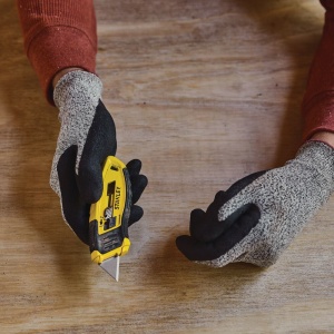 Stanley STHT10432-0, Cutter compact cu lama retractabila, 135mm + o lama trapezoidala 62mm - Img 9