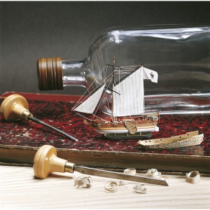 Golden yacht - Navomodel in sticla, Scara 1:300, Lungime 9,5cm, Amati Italia - Img 2