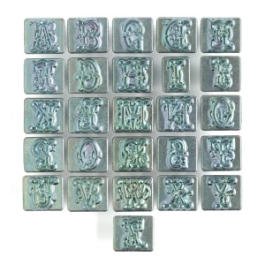 Set stante embosare piele ALFABET litere mari de 19mm. - Img 4