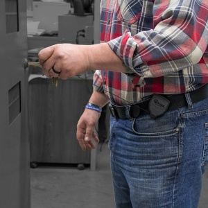 Suport de chei XXL+ retractabil cu cablu kevlar de 120 cm, pentru stangaci, Heavy Duty Key-Bak - Img 2