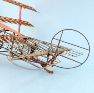 Aeromodel Fighter Fokker Dr I. scara1:16 Model de aeronavă din lemn și metal - Img 9